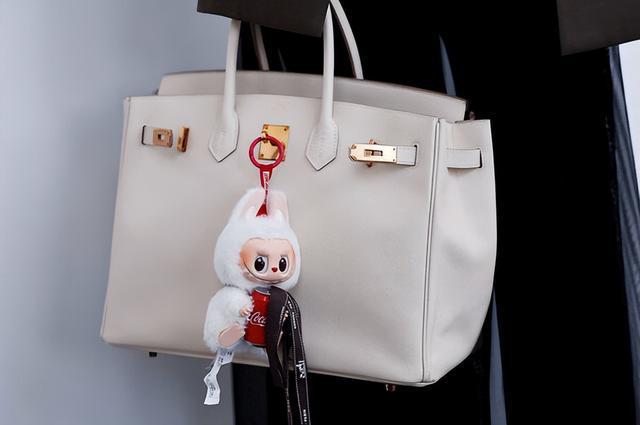 LABUBU拍真人电影了！合作《旺卡》导演…网傻：史诗级恐怖片吗(图6)