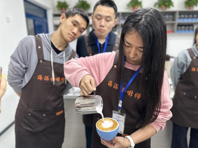 奋进在中国式现代化道路上｜对口支援在三峡库区腹心绘就壮阔平湖画卷(图4)