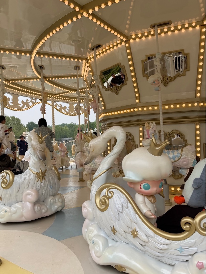 乐园新区开业在即对话泡泡玛特副总裁、城市乐园总经理胡健：大家有时候就是冲着跟星星人见一面来看看LABUBU是不是换了新衣服(图1)