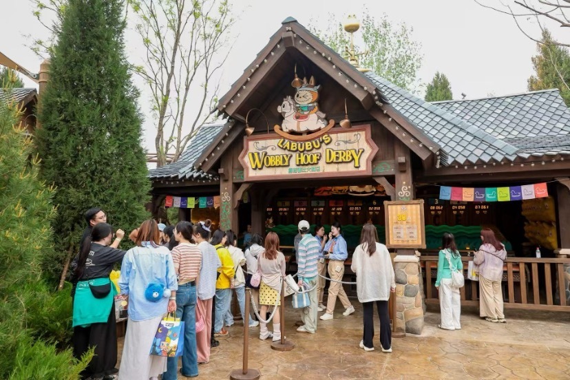 乐园新区开业在即对话泡泡玛特副总裁、城市乐园总经理胡健：大家有时候就是冲着跟星星人见一面来看看LABUBU是不是换了新衣服(图5)