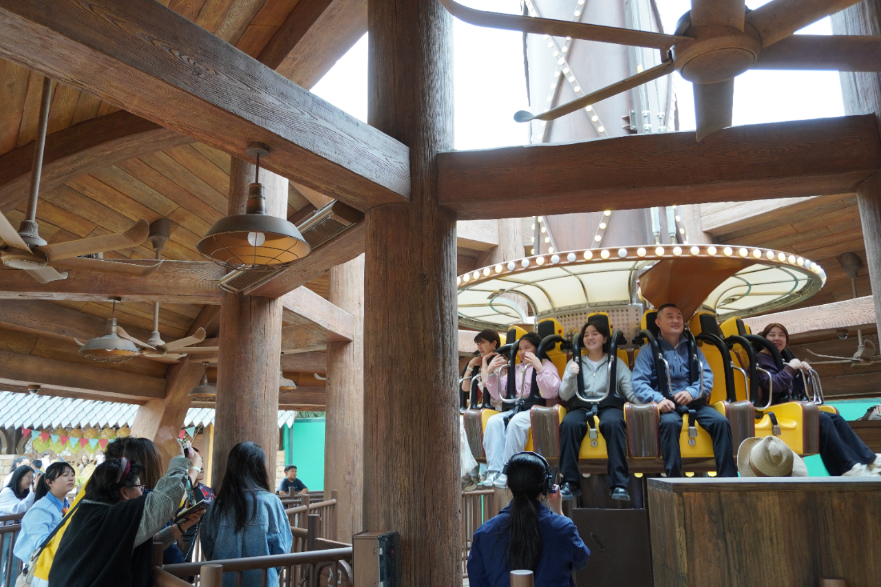 九游娱乐：泡泡玛特城市乐园补上的不只是海盗船、跳楼机(图3)